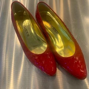 Vintage Bottega Ventra red leather low heels in size 71/2.